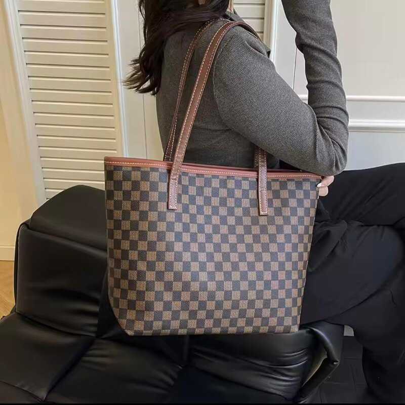 Bolsa Tote com Estampa Xa..