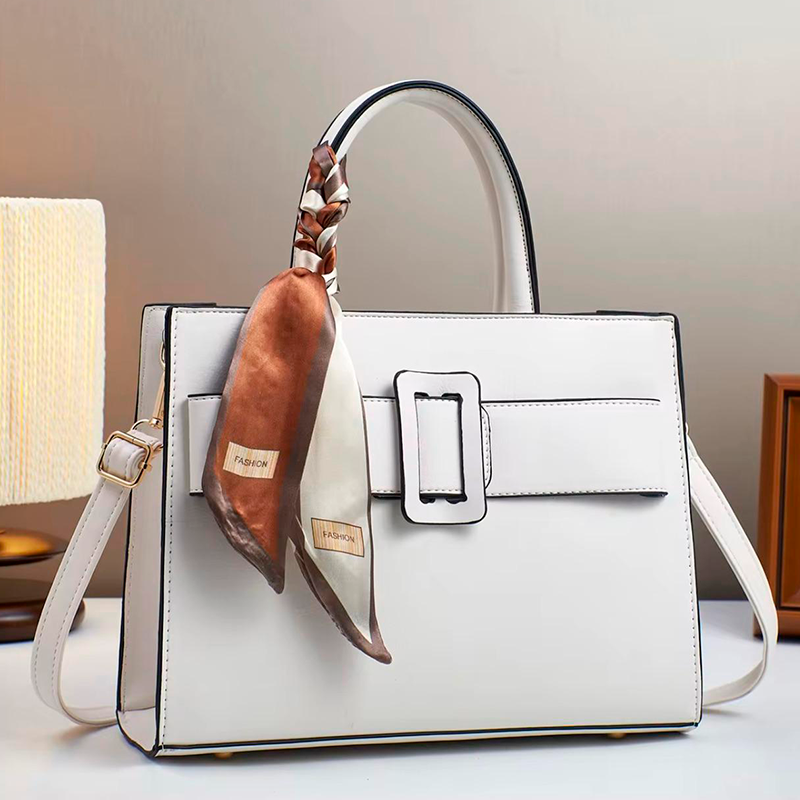 Bolsa feminina com Lenço